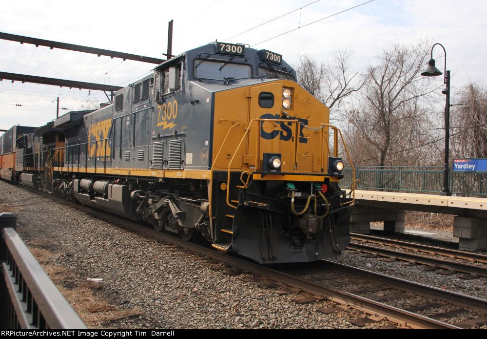 CSX 7300 leading I157